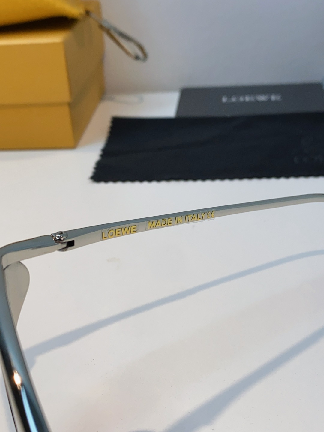 Loewe罗意威 杨幂同款复古猫眼墨镜欧美风时尚防紫外线太阳镜潮酷飒女士墨镜 LW40165U