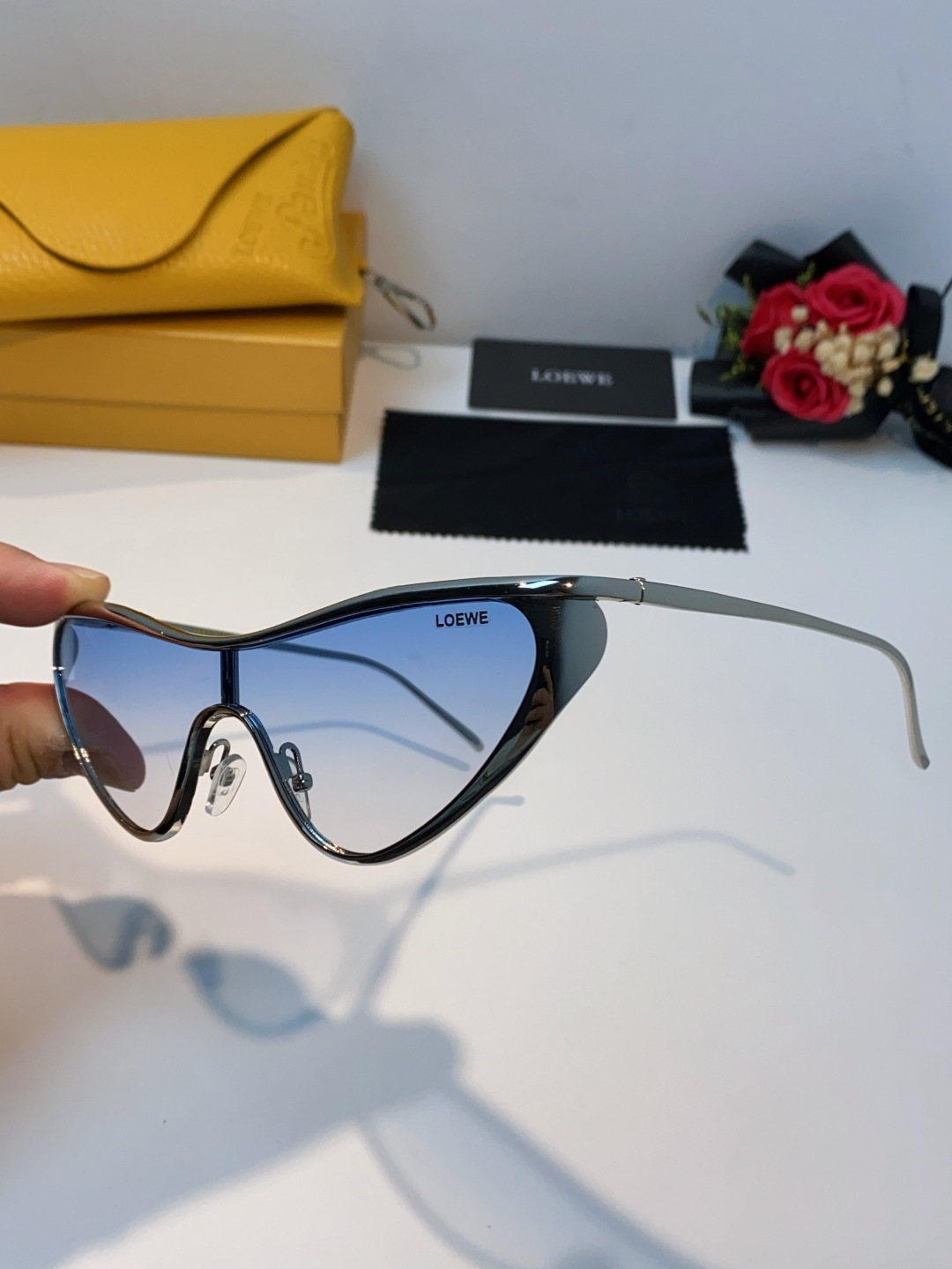 Loewe罗意威 杨幂同款复古猫眼墨镜欧美风时尚防紫外线太阳镜潮酷飒女士墨镜 LW40165U