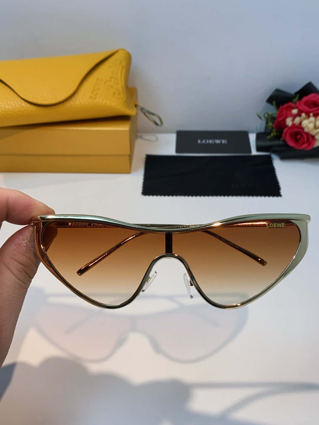 Loewe罗意威 杨幂同款复古猫眼墨镜欧美风时尚防紫外线太阳镜潮酷飒女士墨镜 LW40165U