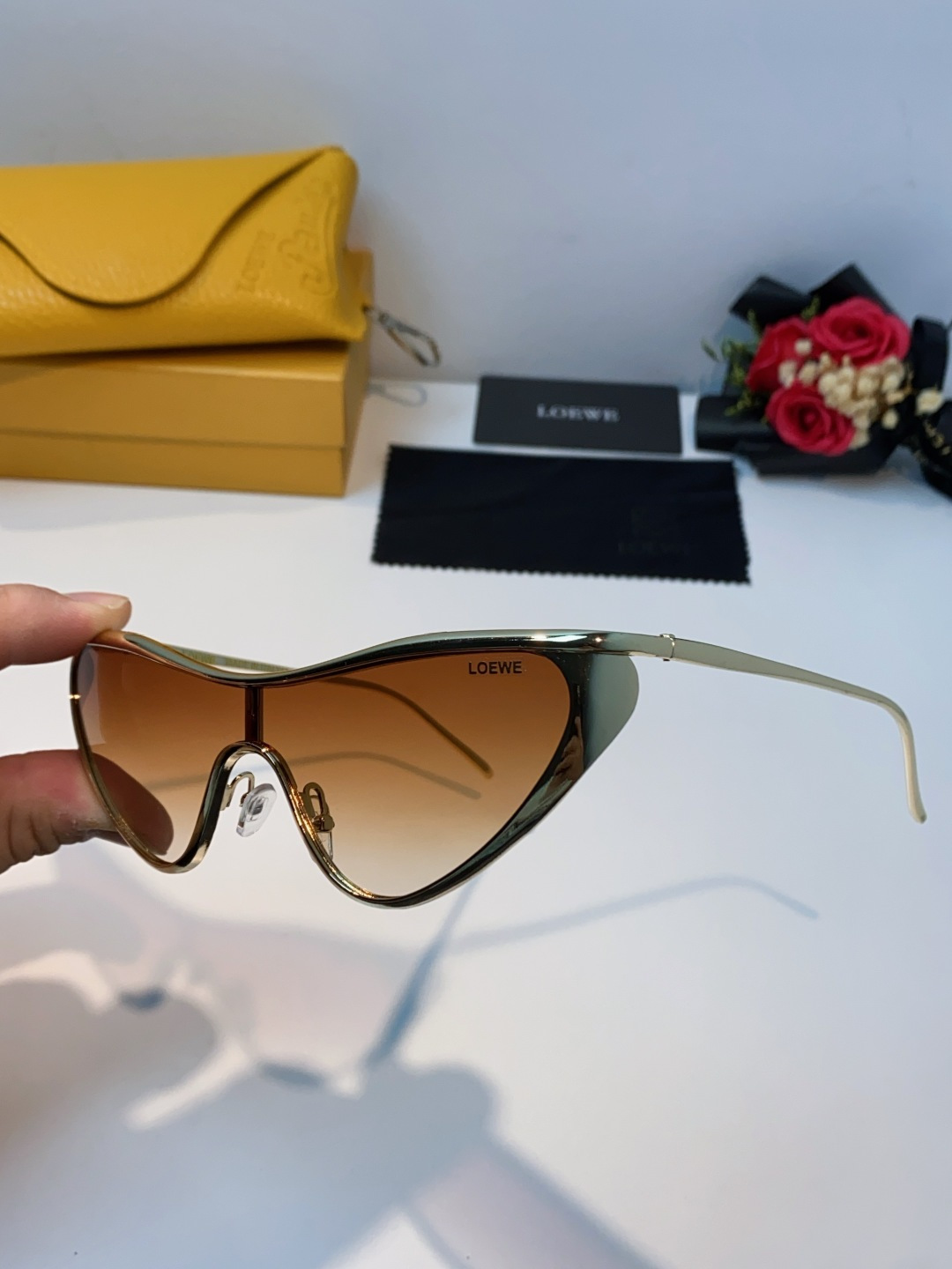 Loewe罗意威 杨幂同款复古猫眼墨镜欧美风时尚防紫外线太阳镜潮酷飒女士墨镜 LW40165U