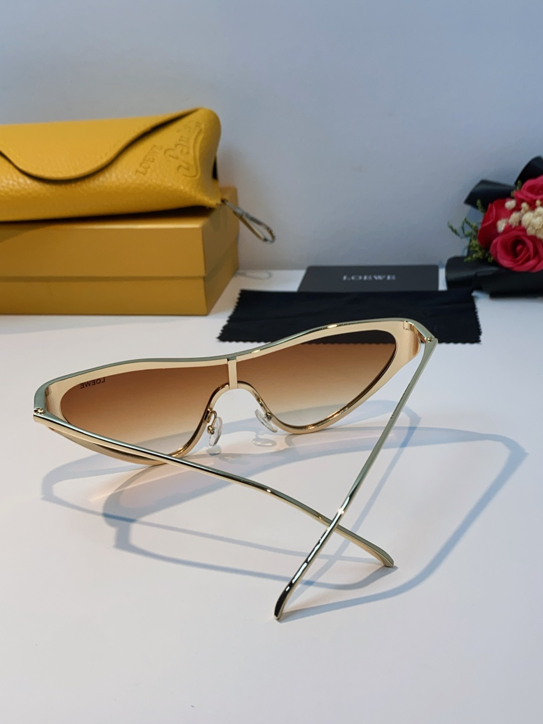 Loewe罗意威 杨幂同款复古猫眼墨镜欧美风时尚防紫外线太阳镜潮酷飒女士墨镜 LW40165U