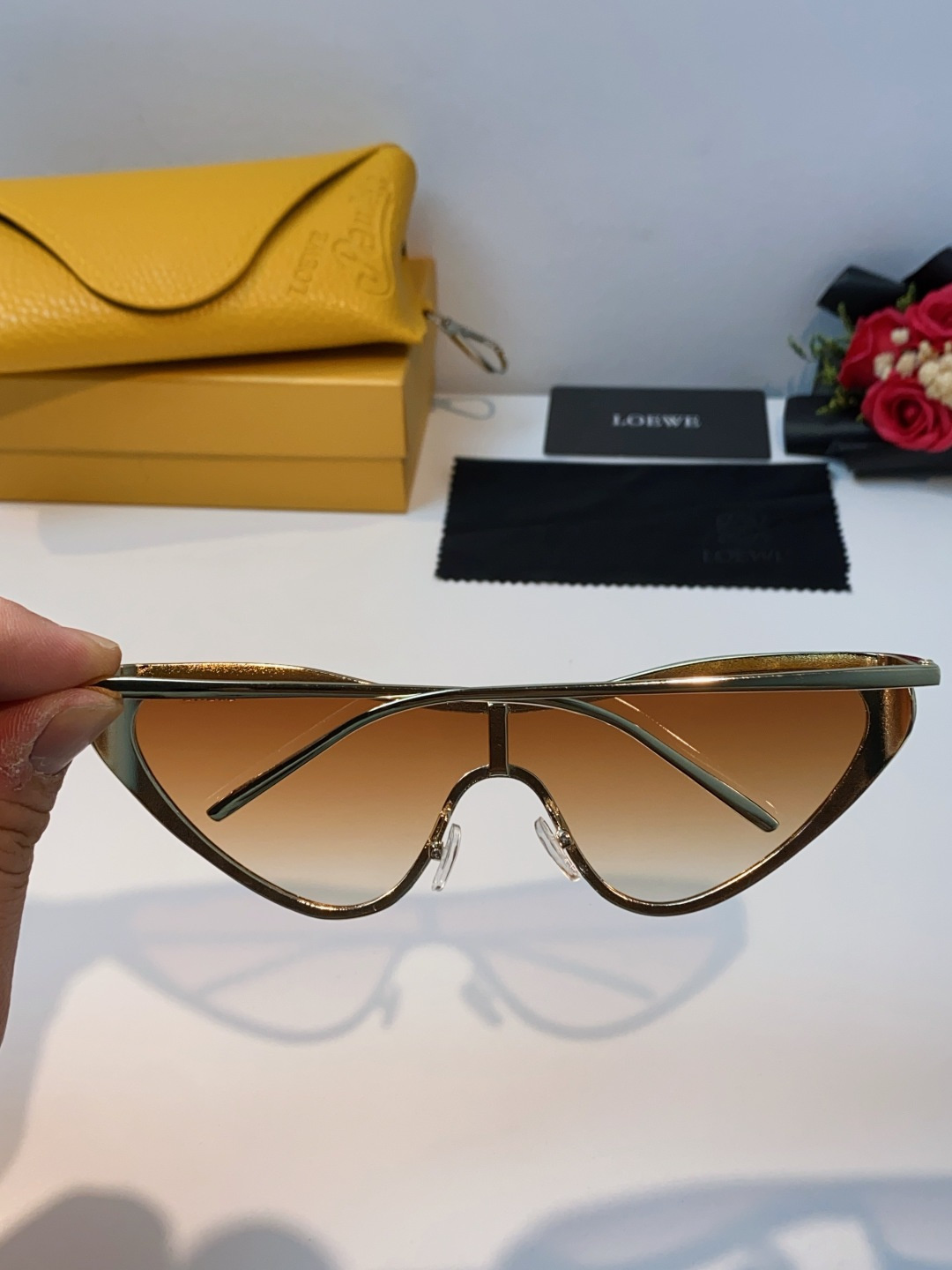 Loewe罗意威 杨幂同款复古猫眼墨镜欧美风时尚防紫外线太阳镜潮酷飒女士墨镜 LW40165U