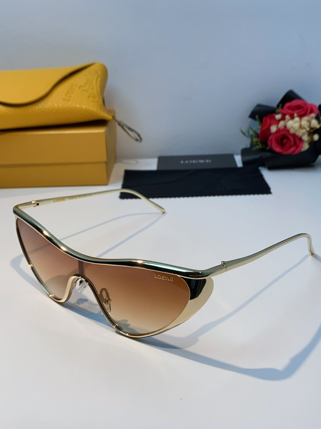 Loewe罗意威 杨幂同款复古猫眼墨镜欧美风时尚防紫外线太阳镜潮酷飒女士墨镜 LW40165U