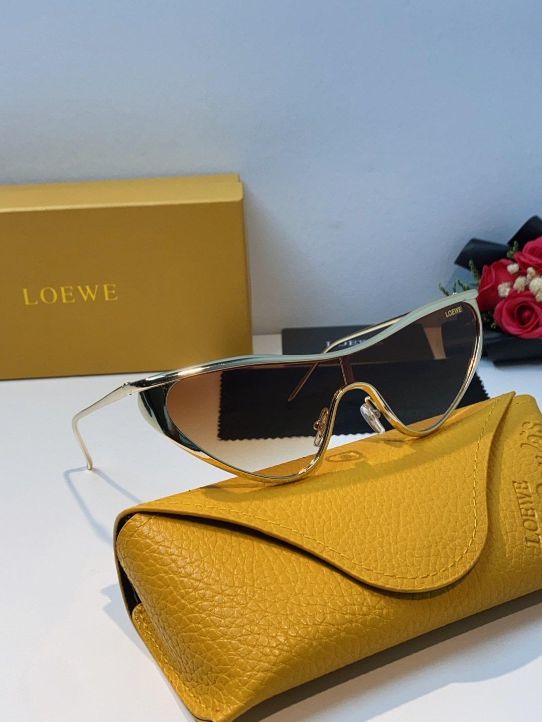 Loewe罗意威 杨幂同款复古猫眼墨镜欧美风时尚防紫外线太阳镜潮酷飒女士墨镜 LW40165U