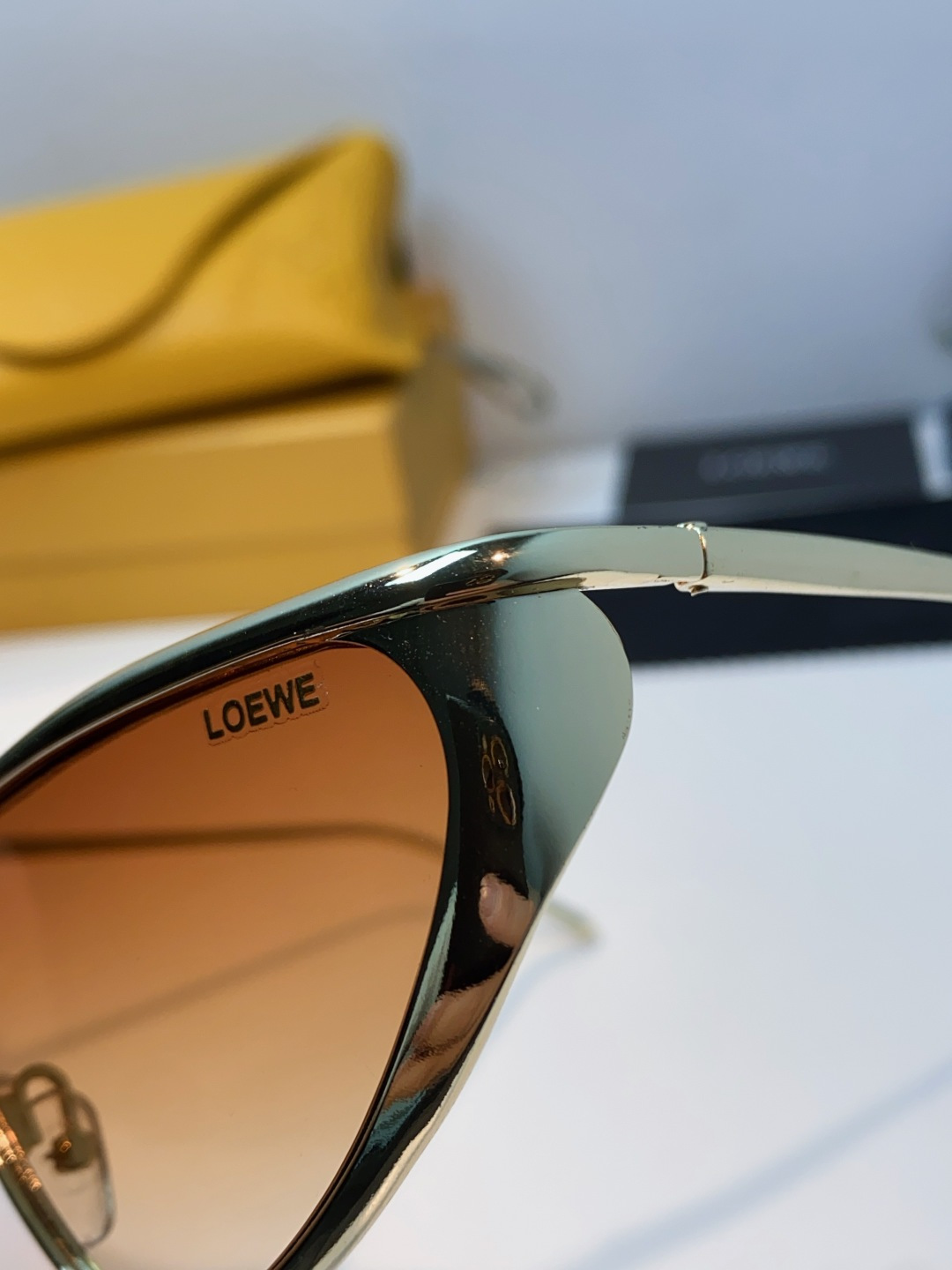 Loewe罗意威 杨幂同款复古猫眼墨镜欧美风时尚防紫外线太阳镜潮酷飒女士墨镜 LW40165U