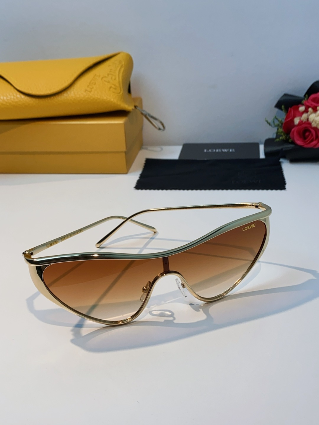 Loewe罗意威 杨幂同款复古猫眼墨镜欧美风时尚防紫外线太阳镜潮酷飒女士墨镜 LW40165U