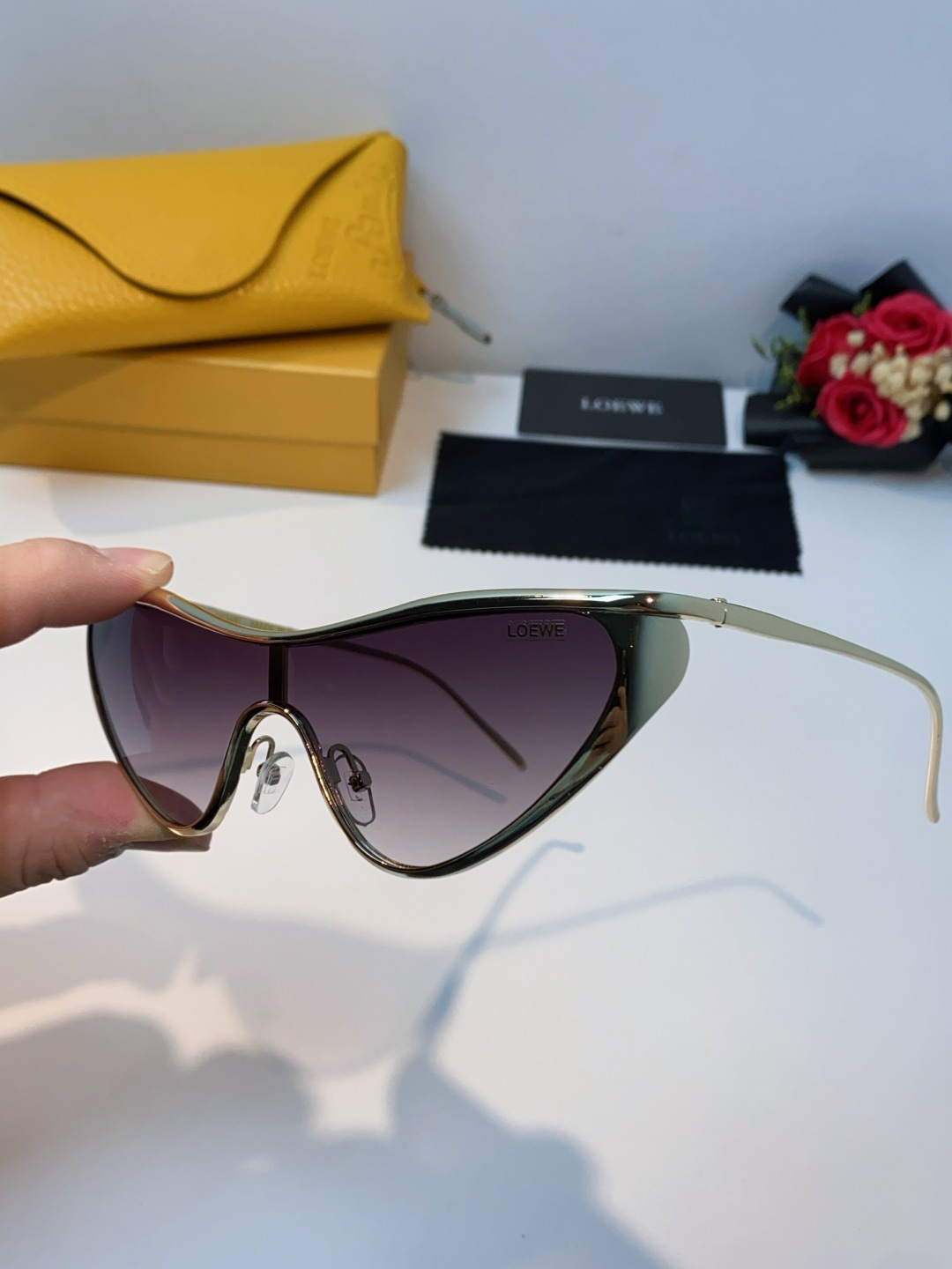 Loewe罗意威 杨幂同款复古猫眼墨镜欧美风时尚防紫外线太阳镜潮酷飒女士墨镜 LW40165U