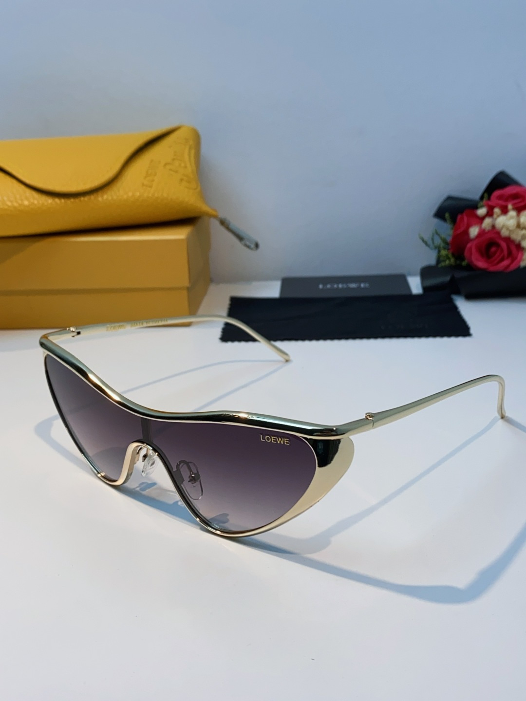 Loewe罗意威 杨幂同款复古猫眼墨镜欧美风时尚防紫外线太阳镜潮酷飒女士墨镜 LW40165U