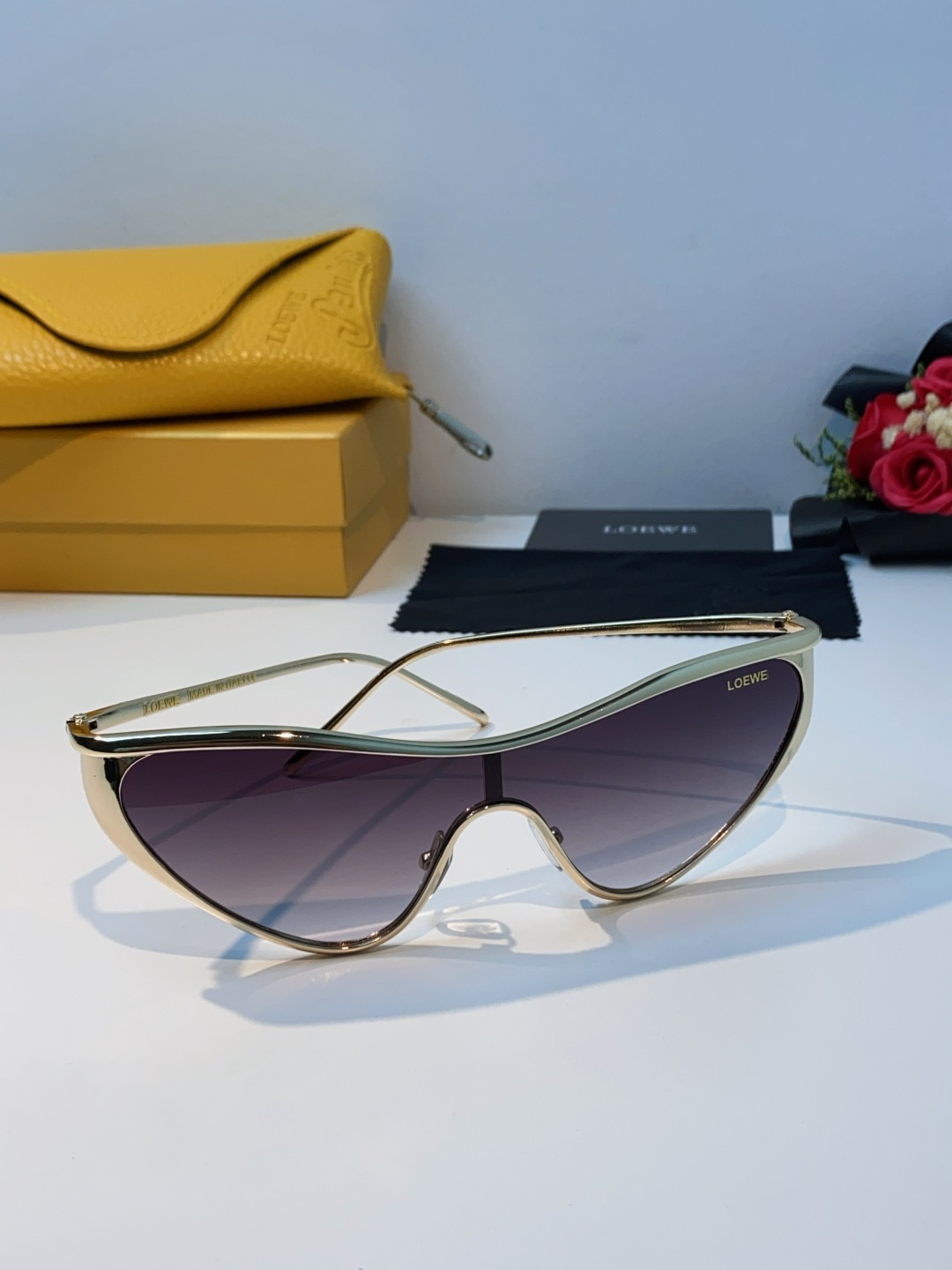 Loewe罗意威 杨幂同款复古猫眼墨镜欧美风时尚防紫外线太阳镜潮酷飒女士墨镜 LW40165U