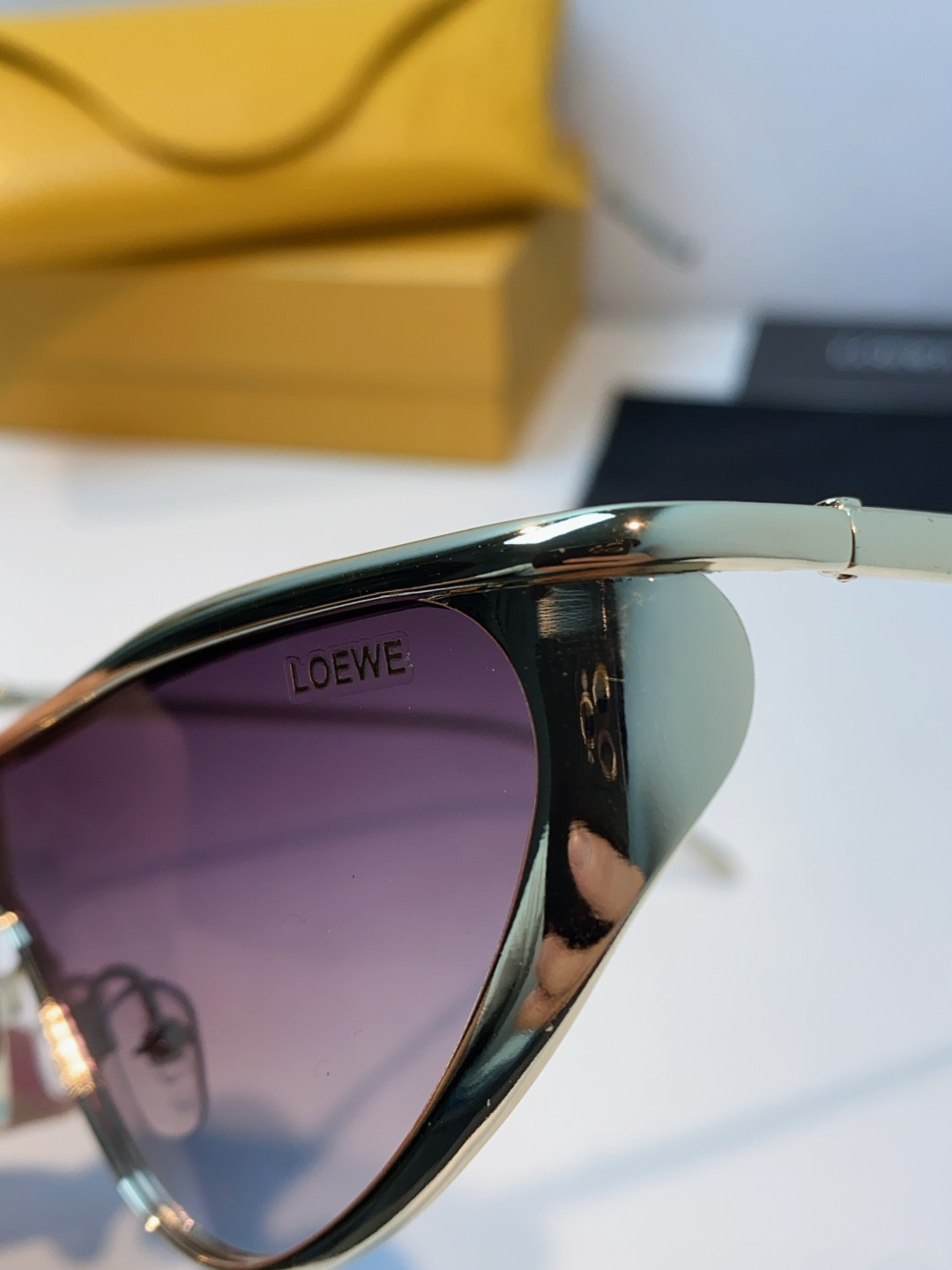 Loewe罗意威 杨幂同款复古猫眼墨镜欧美风时尚防紫外线太阳镜潮酷飒女士墨镜 LW40165U