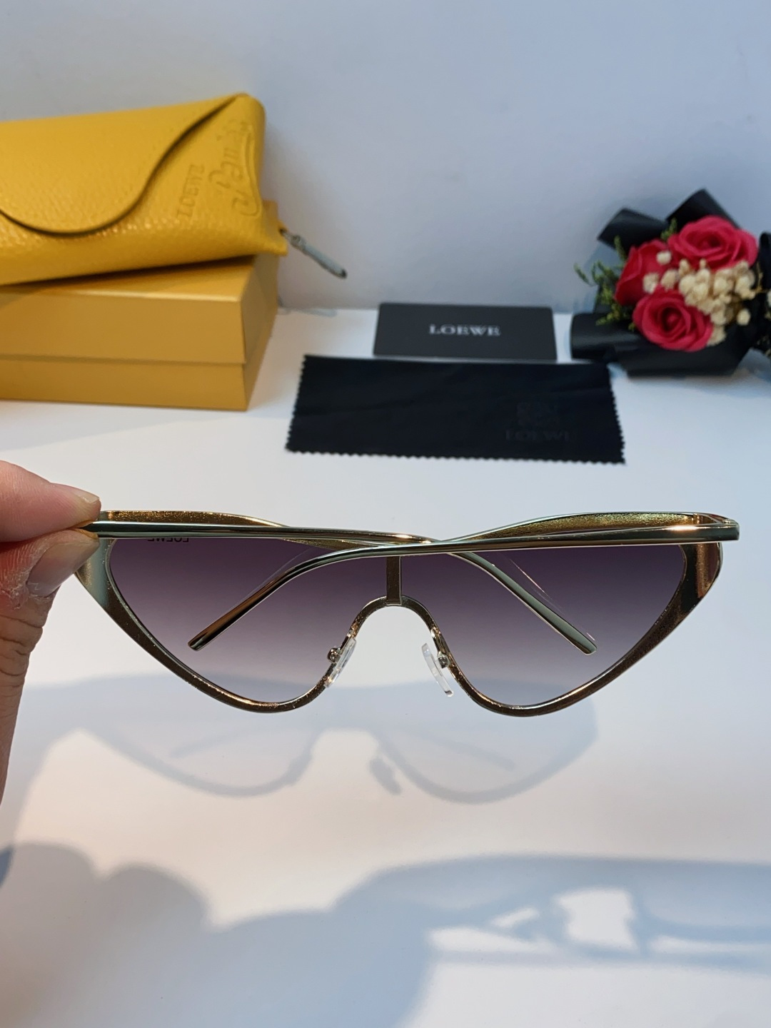 Loewe罗意威 杨幂同款复古猫眼墨镜欧美风时尚防紫外线太阳镜潮酷飒女士墨镜 LW40165U