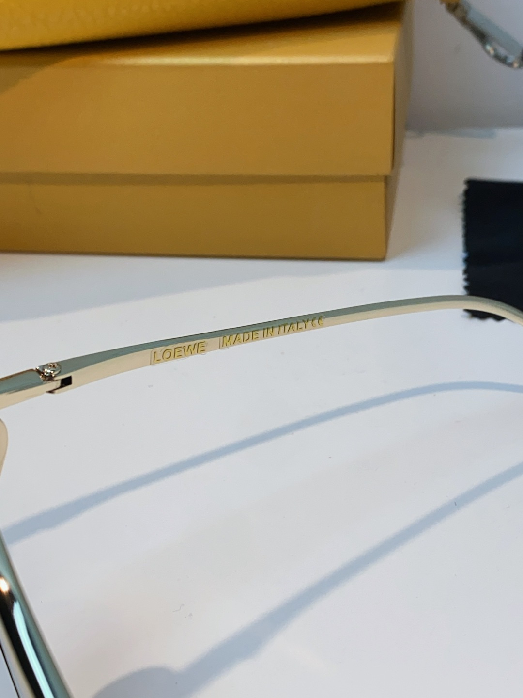 Loewe罗意威 杨幂同款复古猫眼墨镜欧美风时尚防紫外线太阳镜潮酷飒女士墨镜 LW40165U