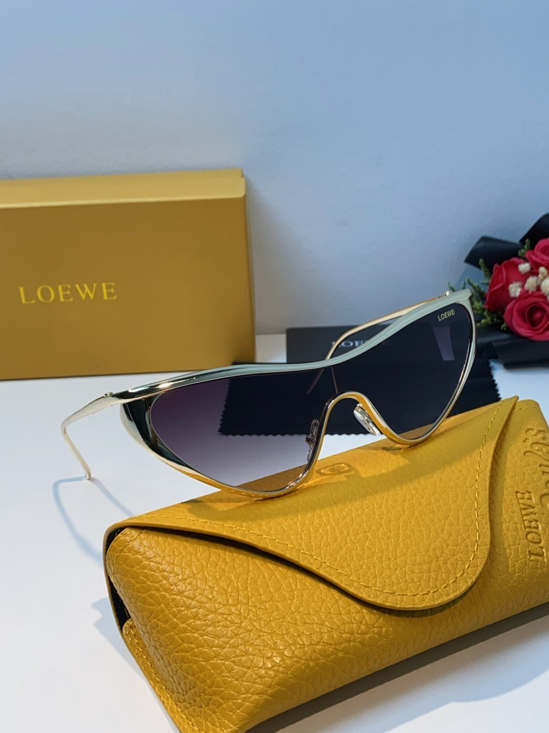 Loewe罗意威 杨幂同款复古猫眼墨镜欧美风时尚防紫外线太阳镜潮酷飒女士墨镜 LW40165U