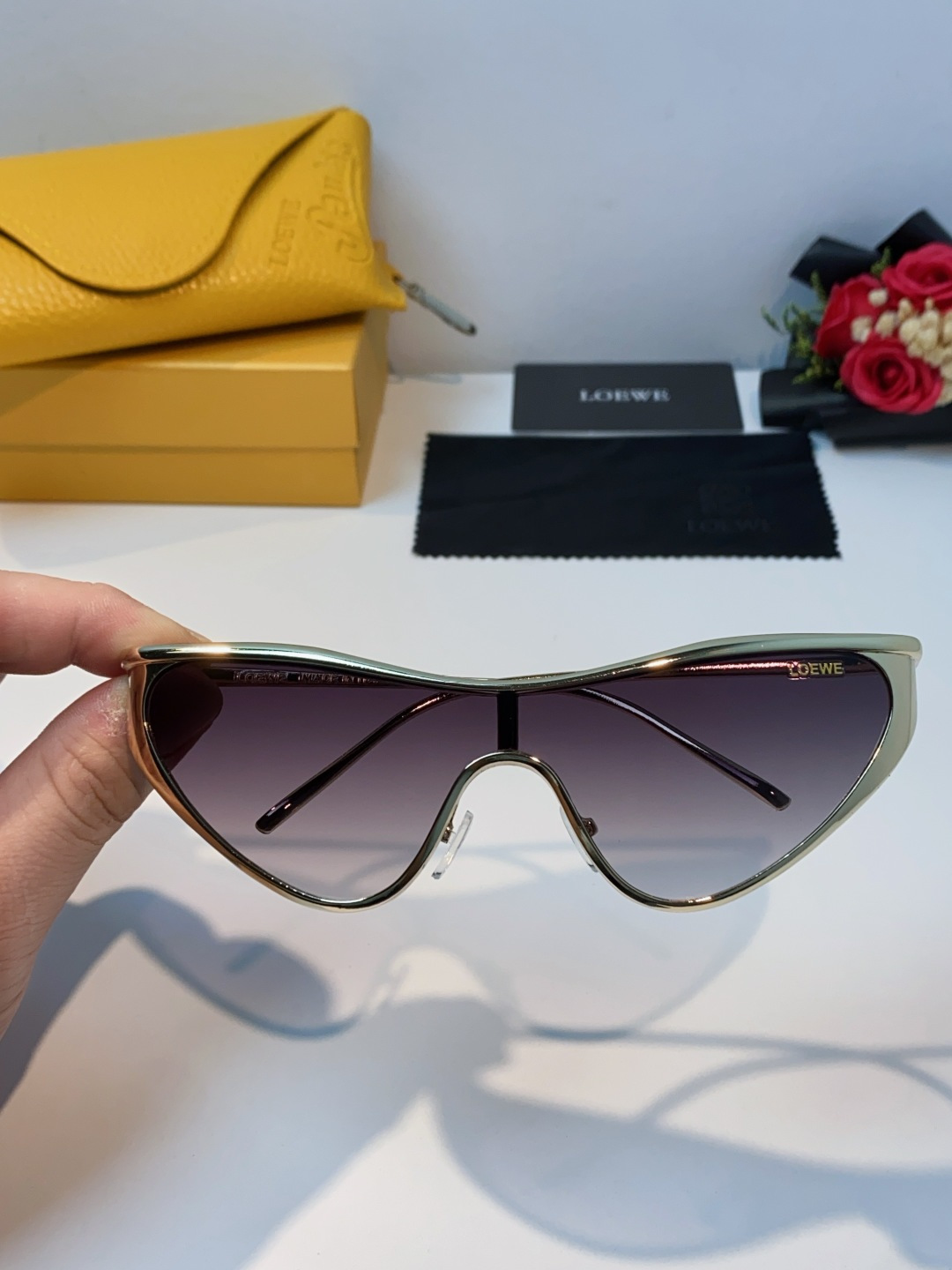 Loewe罗意威 杨幂同款复古猫眼墨镜欧美风时尚防紫外线太阳镜潮酷飒女士墨镜 LW40165U