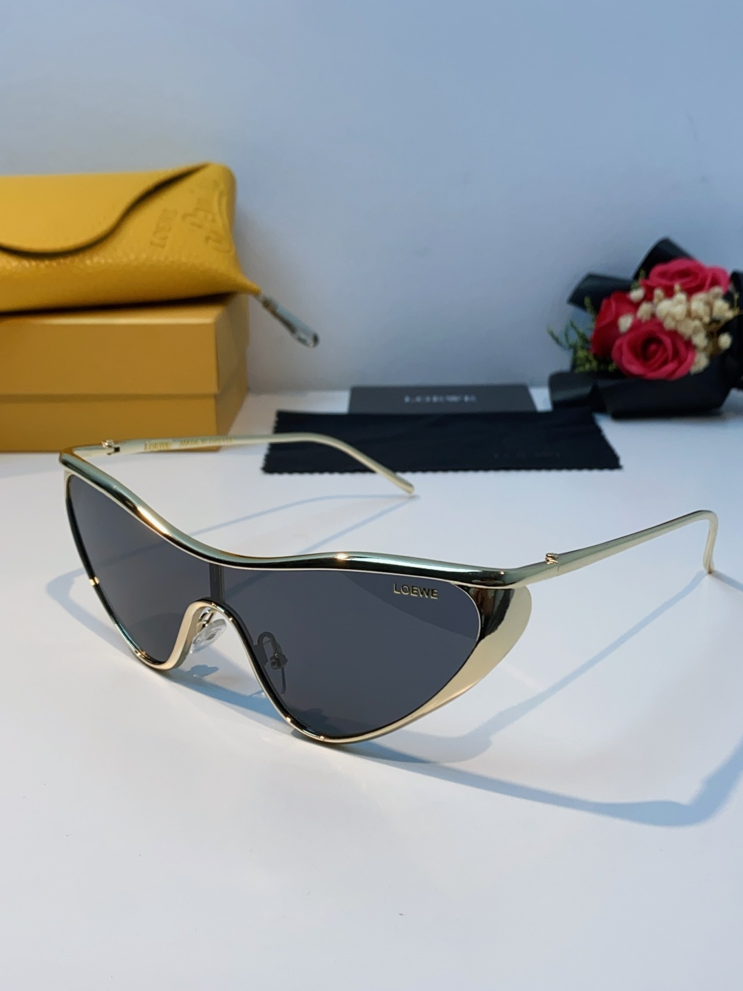 Loewe罗意威 杨幂同款复古猫眼墨镜欧美风时尚防紫外线太阳镜潮酷飒女士墨镜 LW40165U