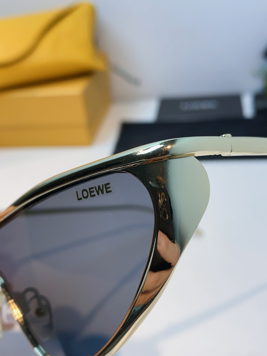 Loewe罗意威 杨幂同款复古猫眼墨镜欧美风时尚防紫外线太阳镜潮酷飒女士墨镜 LW40165U