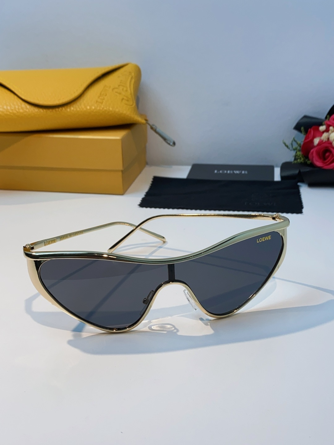 Loewe罗意威 杨幂同款复古猫眼墨镜欧美风时尚防紫外线太阳镜潮酷飒女士墨镜 LW40165U