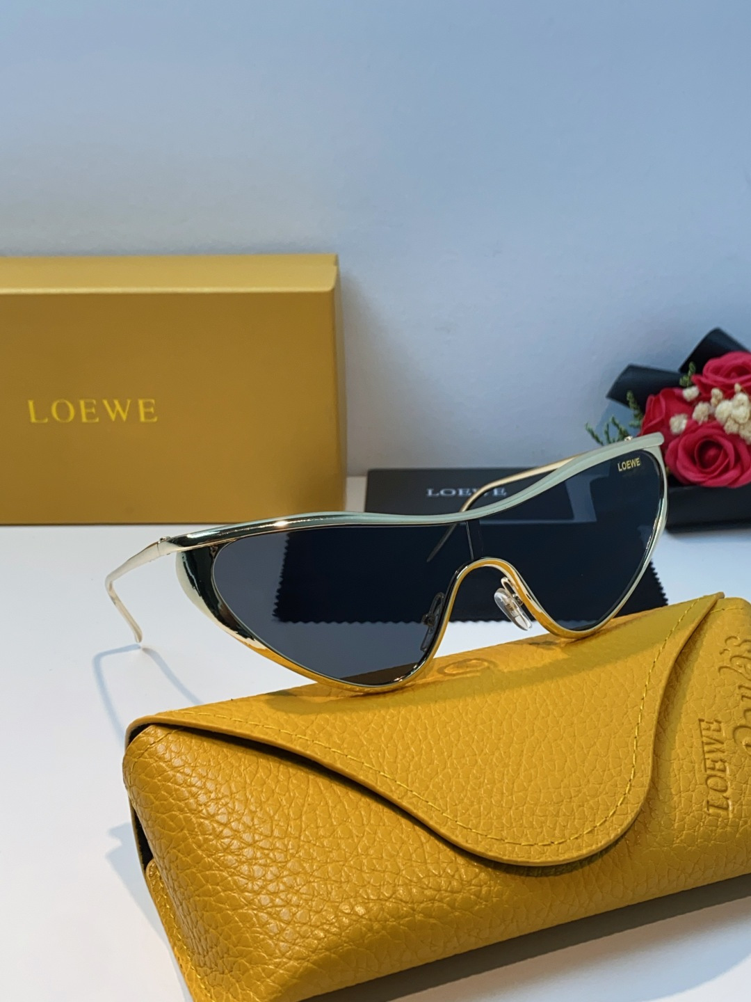 Loewe罗意威 杨幂同款复古猫眼墨镜欧美风时尚防紫外线太阳镜潮酷飒女士墨镜 LW40165U