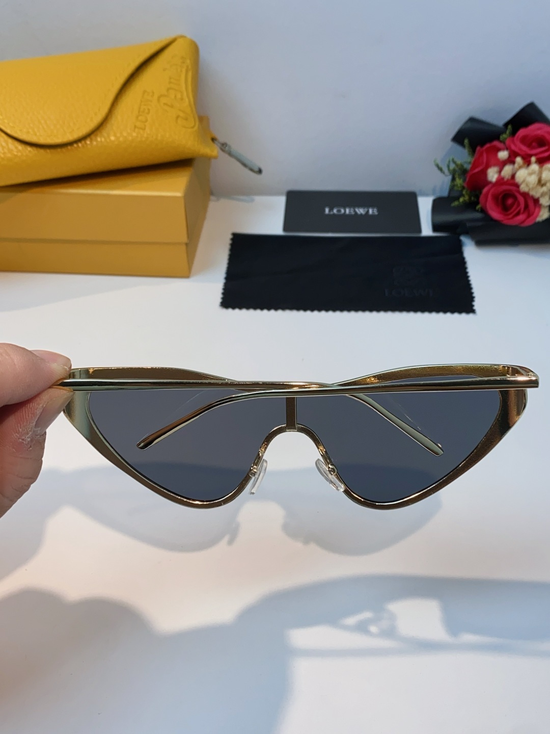 Loewe罗意威 杨幂同款复古猫眼墨镜欧美风时尚防紫外线太阳镜潮酷飒女士墨镜 LW40165U