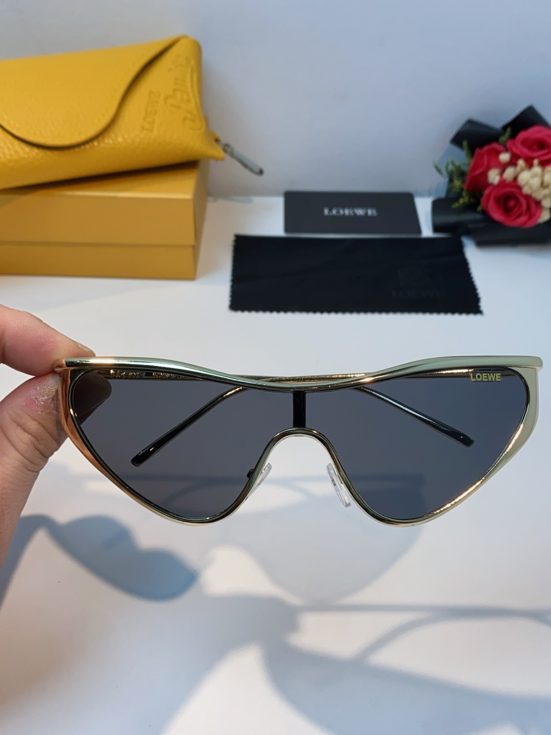 Loewe罗意威 杨幂同款复古猫眼墨镜欧美风时尚防紫外线太阳镜潮酷飒女士墨镜 LW40165U