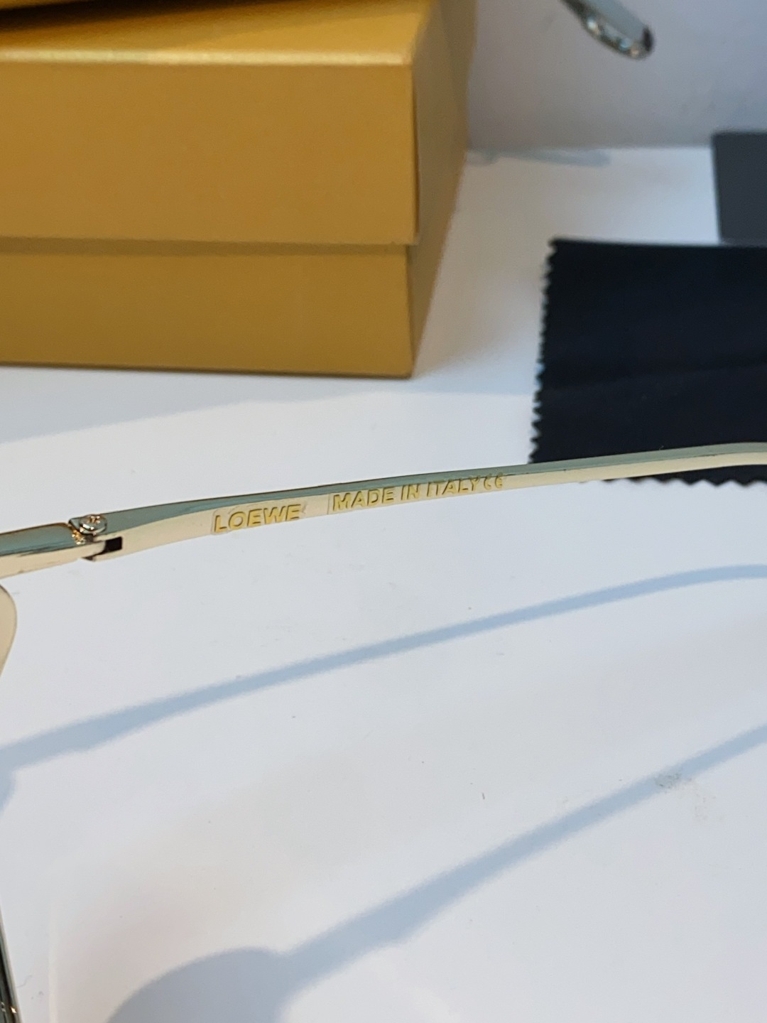 Loewe罗意威 杨幂同款复古猫眼墨镜欧美风时尚防紫外线太阳镜潮酷飒女士墨镜 LW40165U