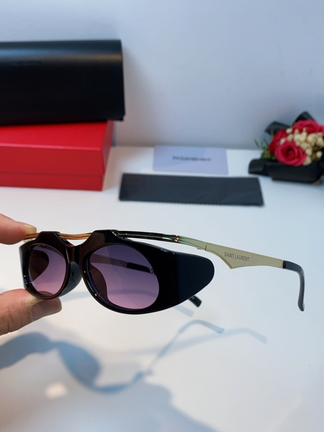 Saint Laurent 圣罗兰 2025新款YSL时尚前卫走秀高级感度假椭圆形个性女士太阳眼镜户外防
