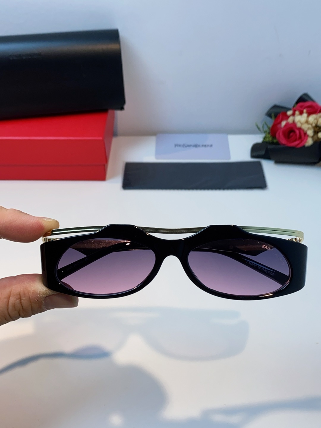 Saint Laurent 圣罗兰 2025新款YSL时尚前卫走秀高级感度假椭圆形个性女士太阳眼镜户外防