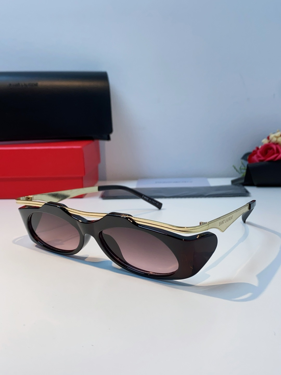 Saint Laurent 圣罗兰 2025新款YSL时尚前卫走秀高级感度假椭圆形个性女士太阳眼镜户外防