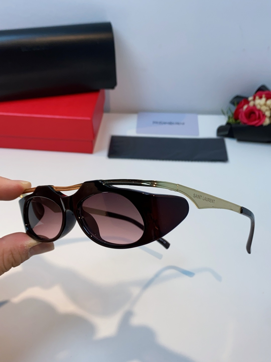 Saint Laurent 圣罗兰 2025新款YSL时尚前卫走秀高级感度假椭圆形个性女士太阳眼镜户外防