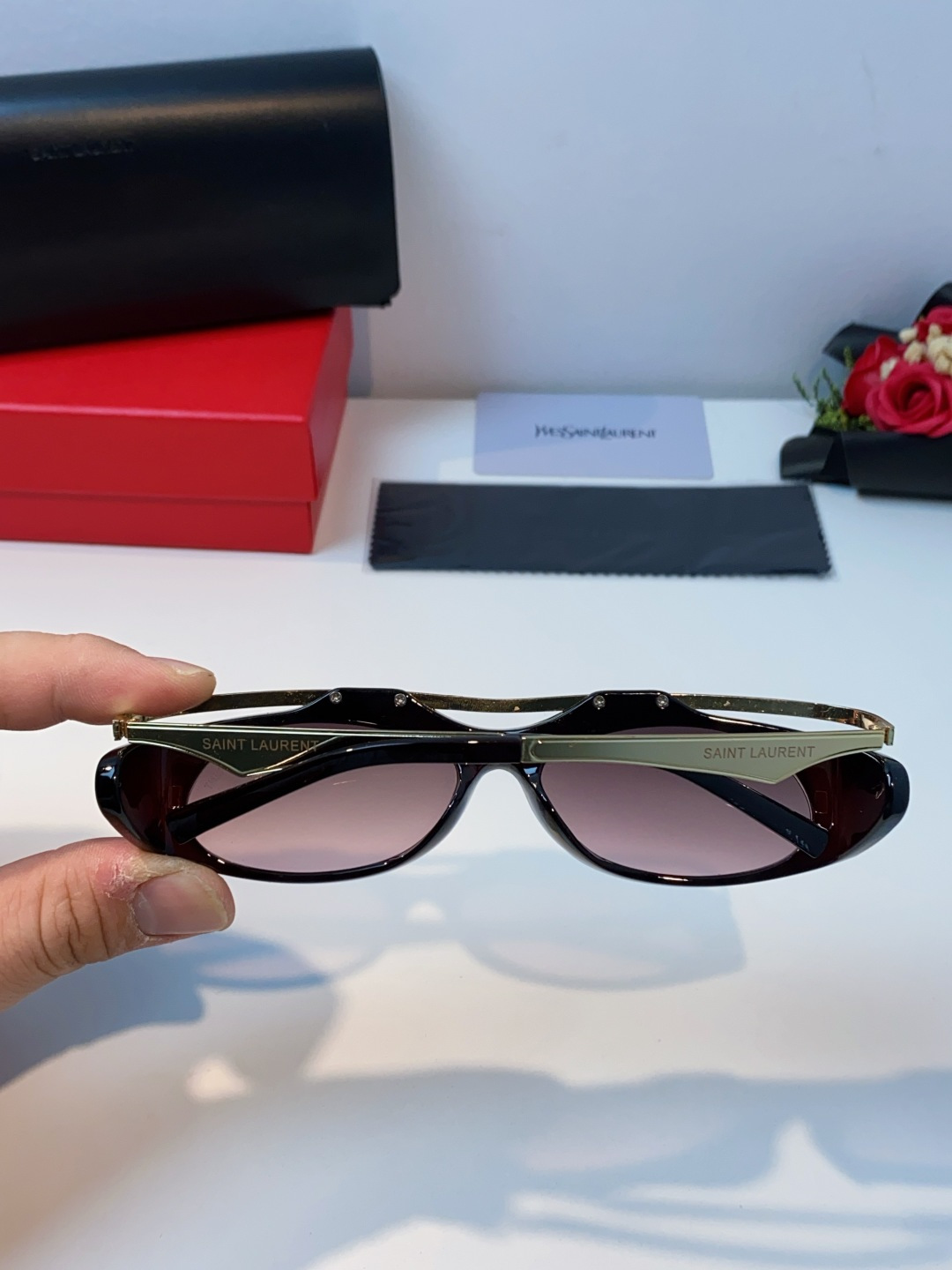 Saint Laurent 圣罗兰 2025新款YSL时尚前卫走秀高级感度假椭圆形个性女士太阳眼镜户外防