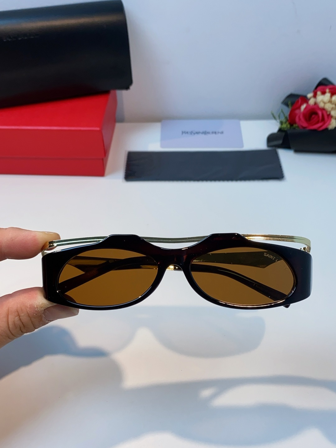 Saint Laurent 圣罗兰 2025新款YSL时尚前卫走秀高级感度假椭圆形个性女士太阳眼镜户外防