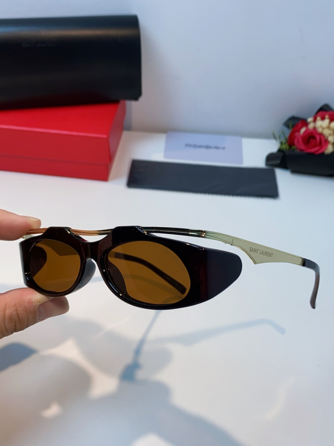Saint Laurent 圣罗兰 2025新款YSL时尚前卫走秀高级感度假椭圆形个性女士太阳眼镜户外防