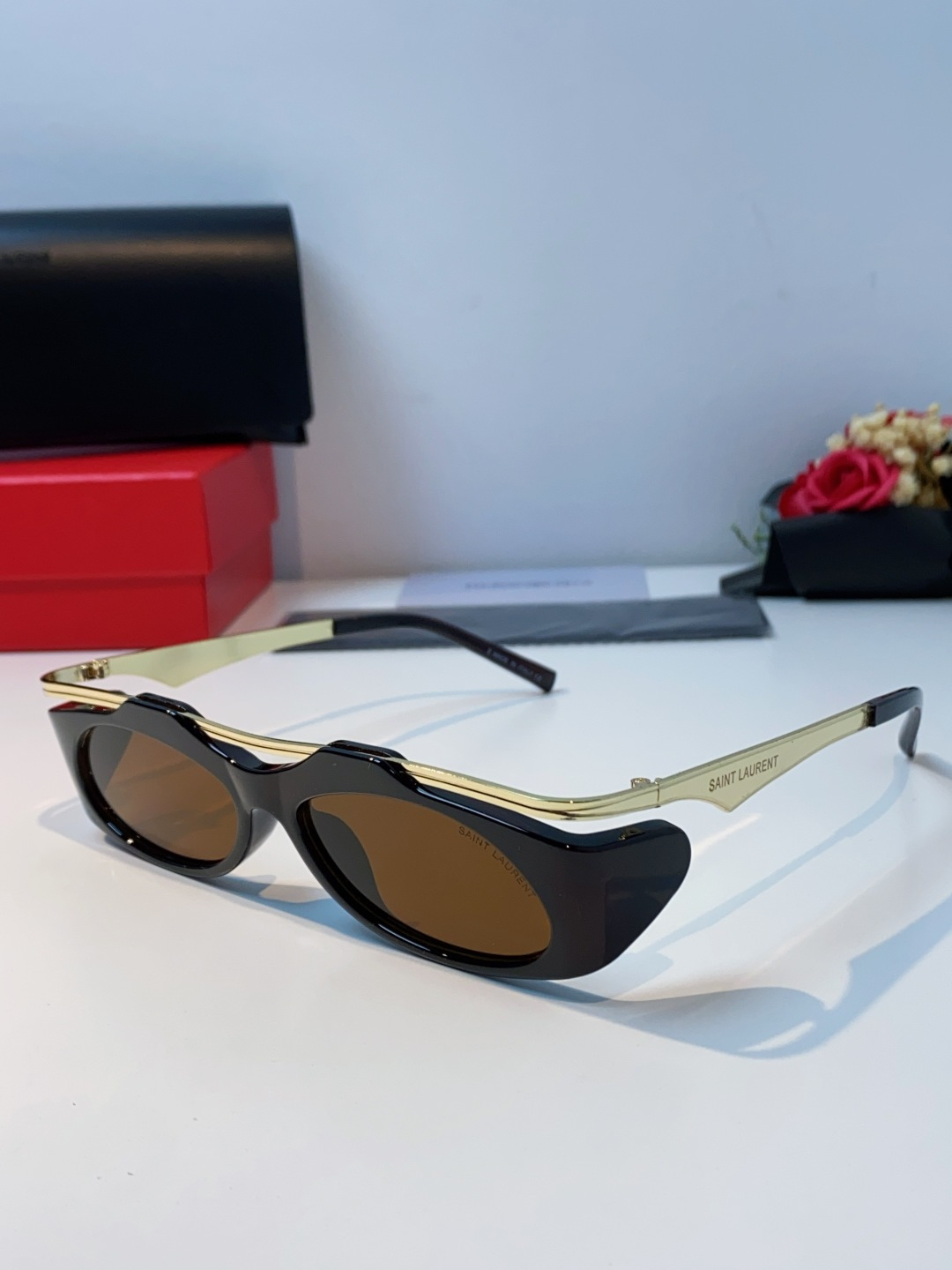 Saint Laurent 圣罗兰 2025新款YSL时尚前卫走秀高级感度假椭圆形个性女士太阳眼镜户外防
