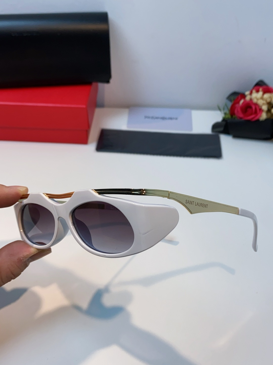 Saint Laurent 圣罗兰 2025新款YSL时尚前卫走秀高级感度假椭圆形个性女士太阳眼镜户外防