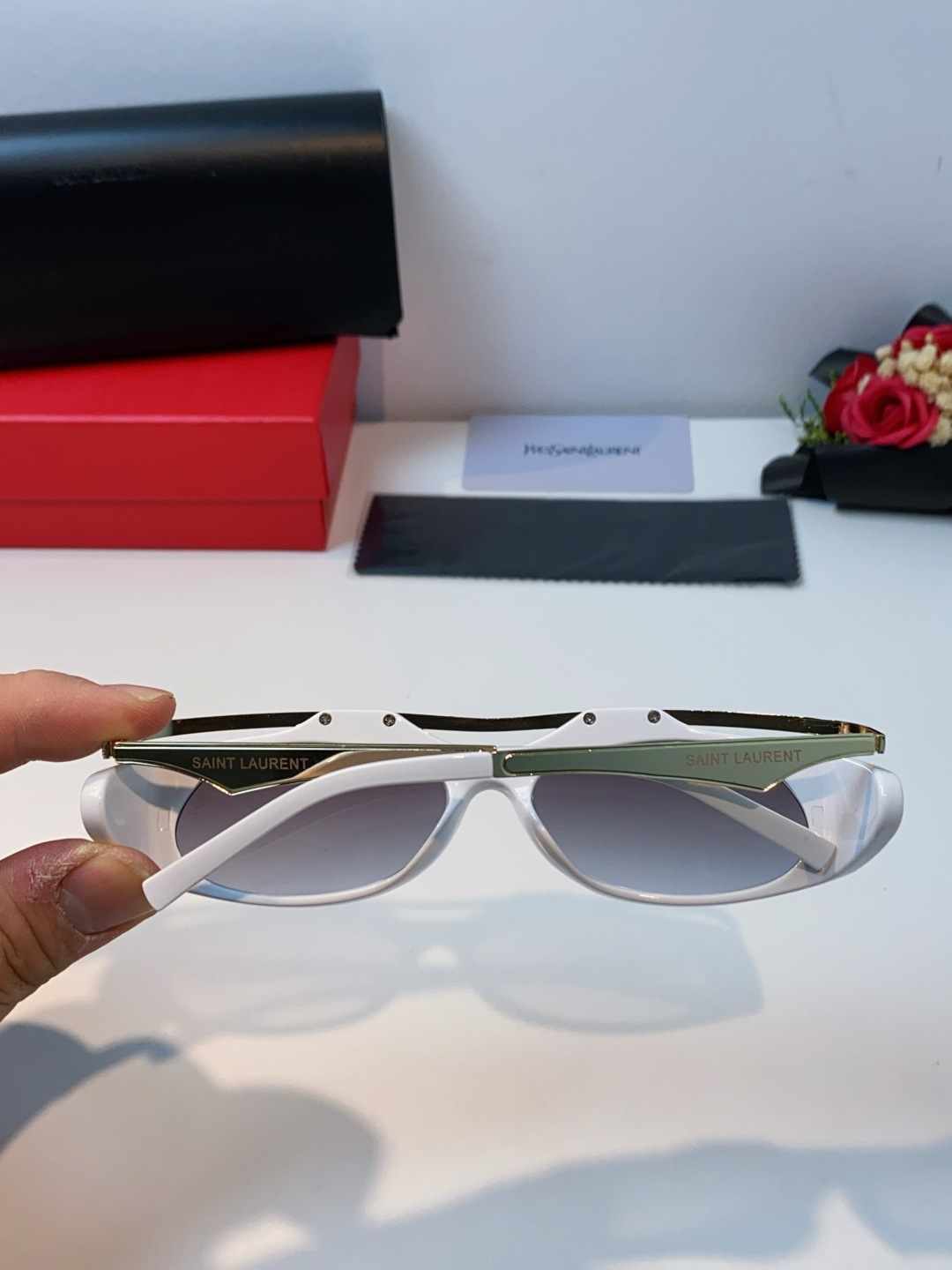 Saint Laurent 圣罗兰 2025新款YSL时尚前卫走秀高级感度假椭圆形个性女士太阳眼镜户外防