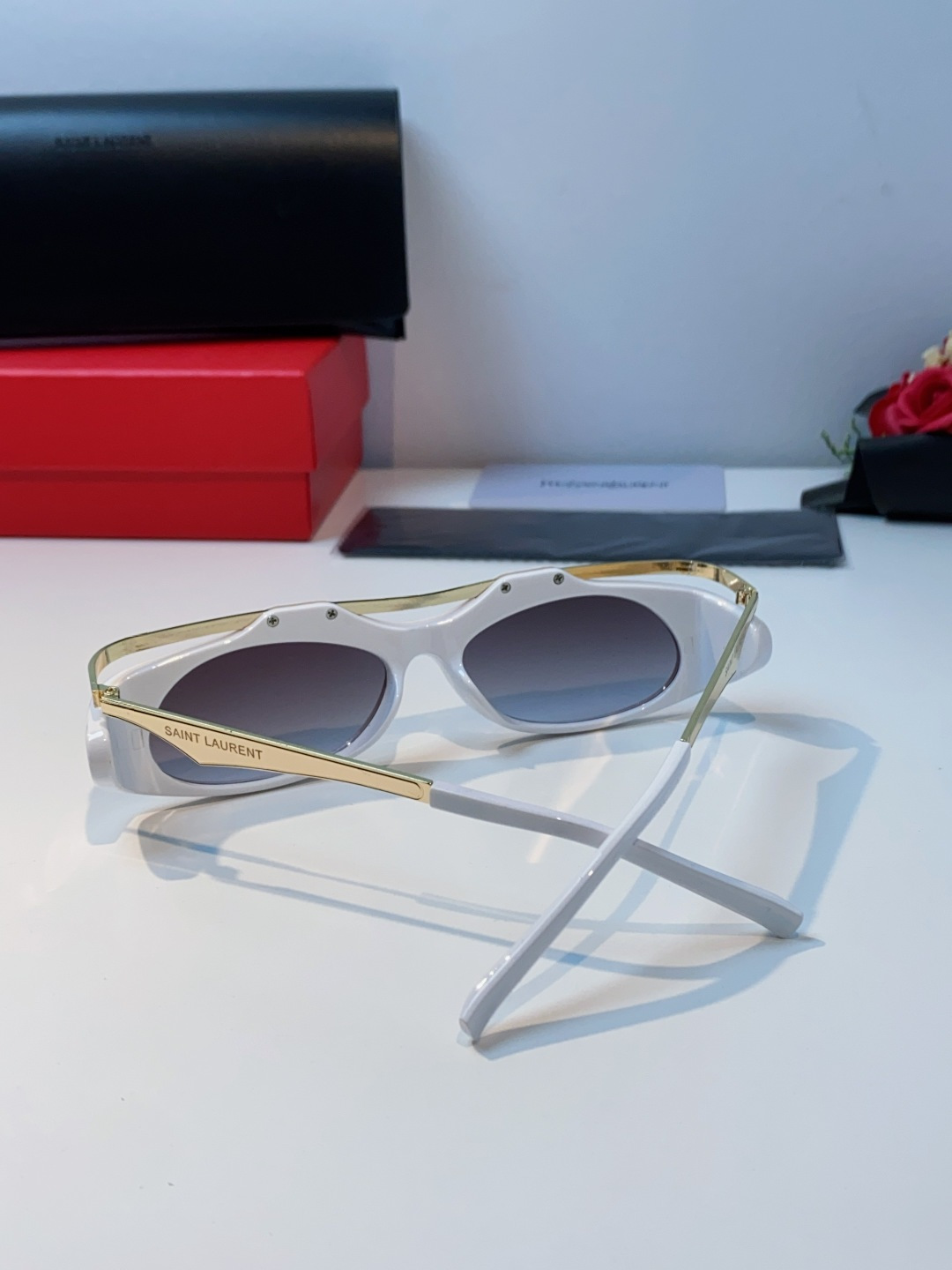 Saint Laurent 圣罗兰 2025新款YSL时尚前卫走秀高级感度假椭圆形个性女士太阳眼镜户外防