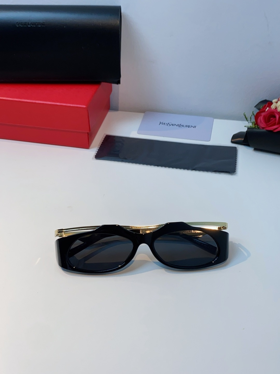 Saint Laurent 圣罗兰 2025新款YSL时尚前卫走秀高级感度假椭圆形个性女士太阳眼镜户外防