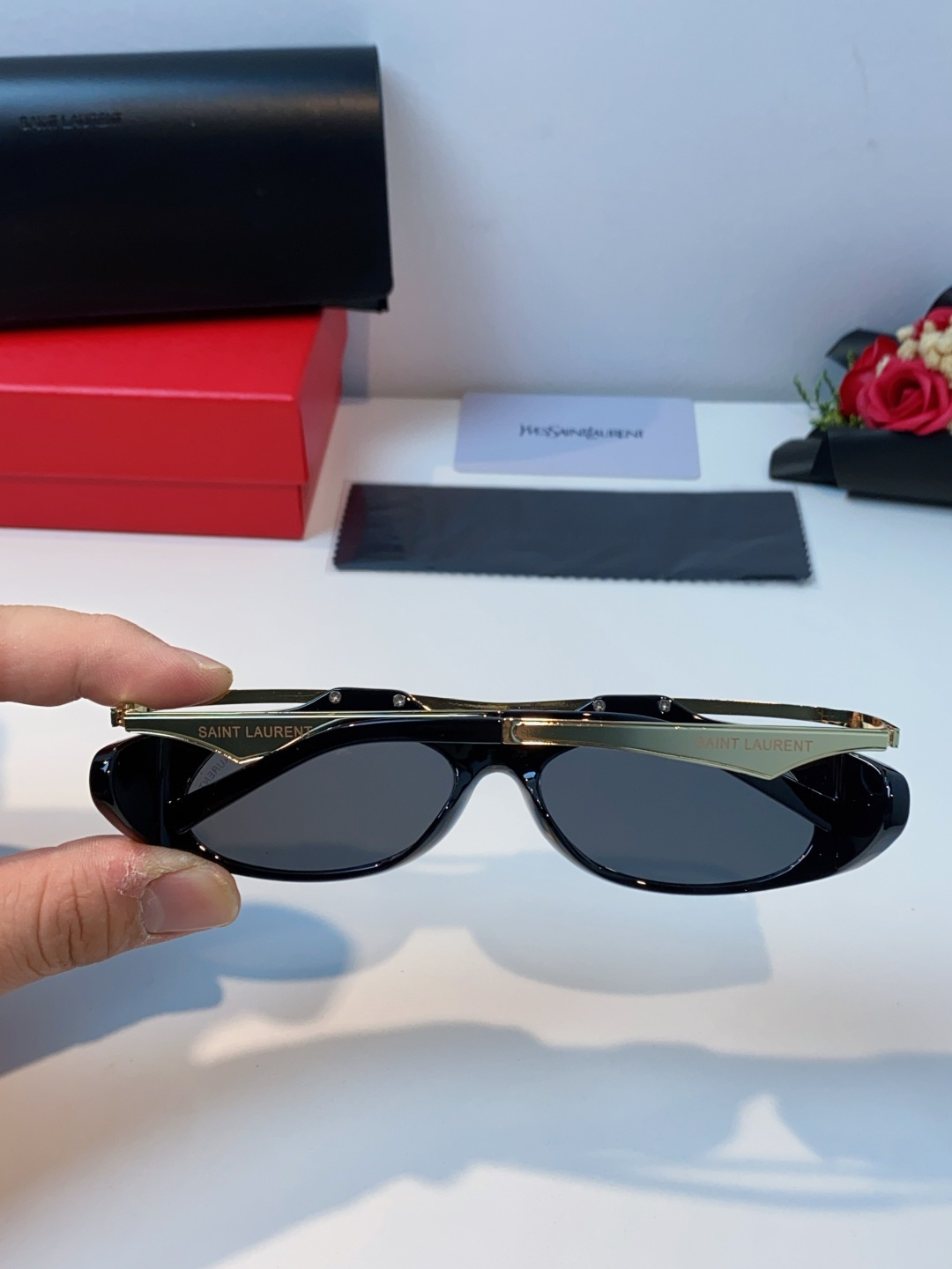 Saint Laurent 圣罗兰 2025新款YSL时尚前卫走秀高级感度假椭圆形个性女士太阳眼镜户外防