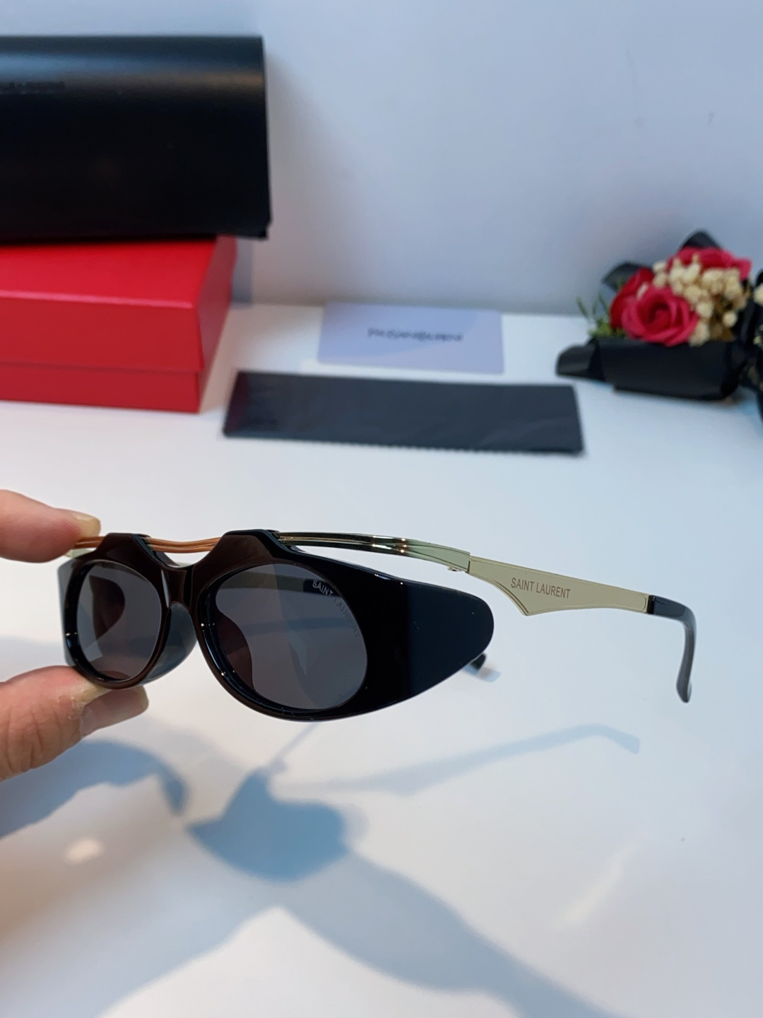 Saint Laurent 圣罗兰 2025新款YSL时尚前卫走秀高级感度假椭圆形个性女士太阳眼镜户外防