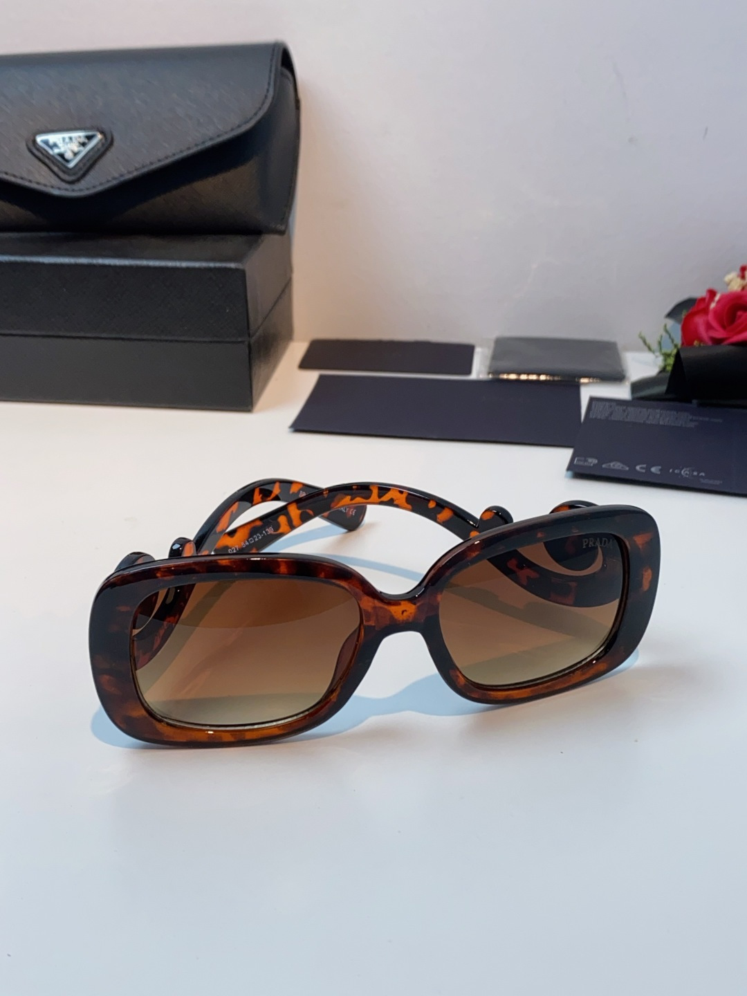 Prada普拉达 云朵 2025新款跨境方框时髦玩味质感纹路炫酷眼镜ins墨镜小红书太阳镜