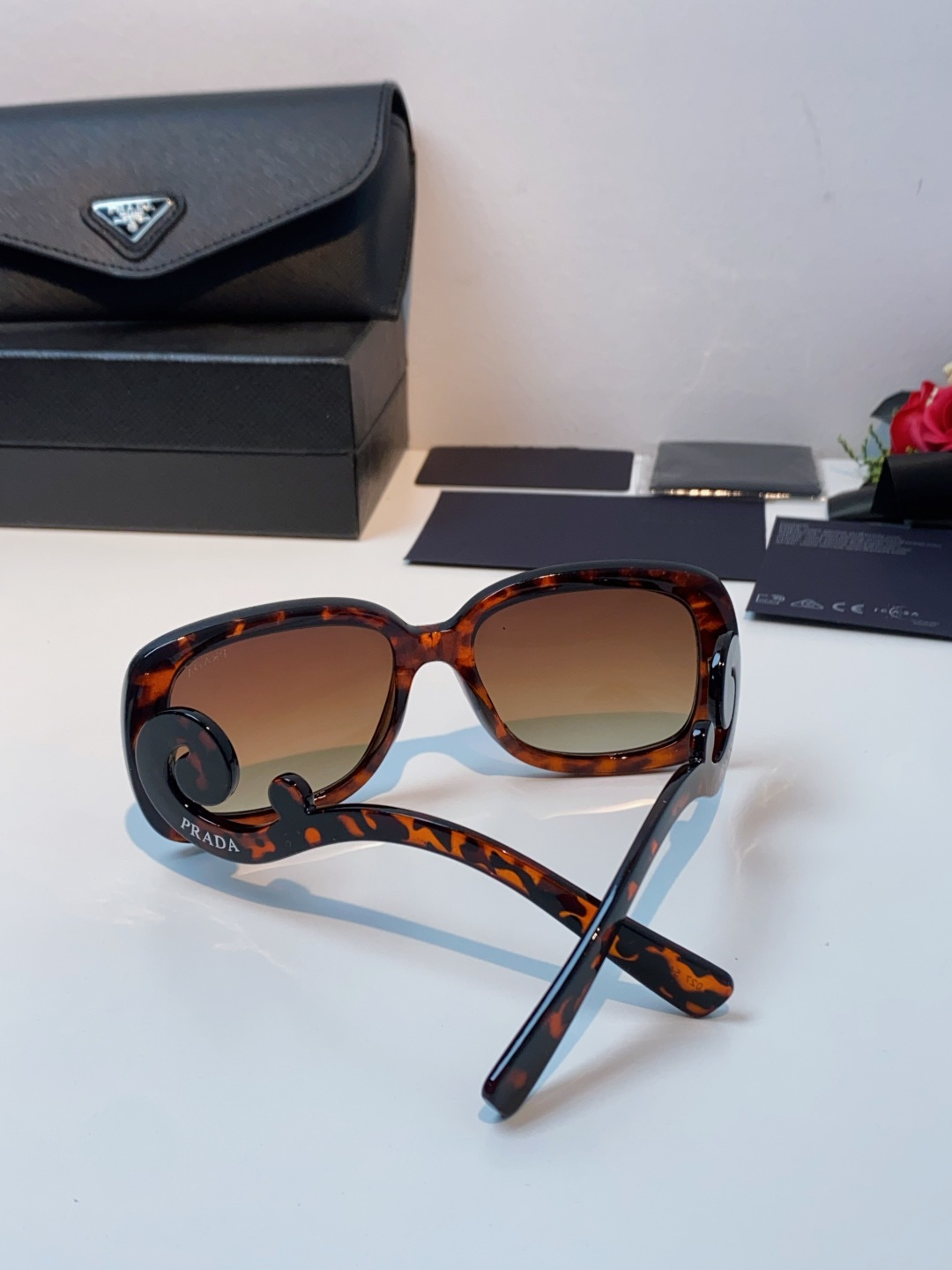Prada普拉达 云朵 2025新款跨境方框时髦玩味质感纹路炫酷眼镜ins墨镜小红书太阳镜