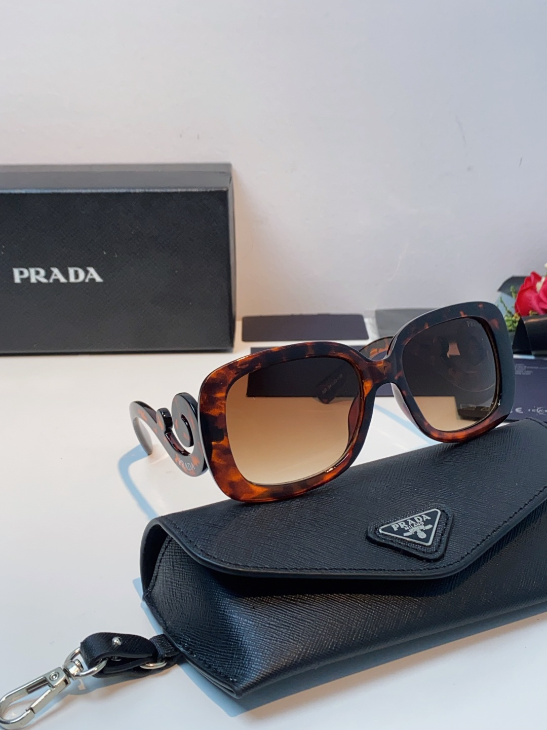 Prada普拉达 云朵 2025新款跨境方框时髦玩味质感纹路炫酷眼镜ins墨镜小红书太阳镜