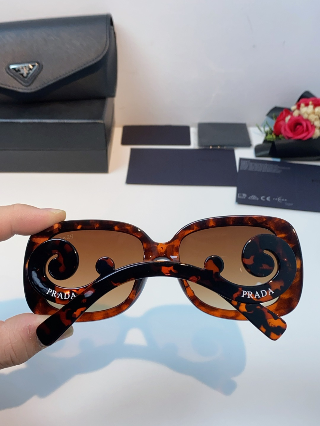 Prada普拉达 云朵 2025新款跨境方框时髦玩味质感纹路炫酷眼镜ins墨镜小红书太阳镜