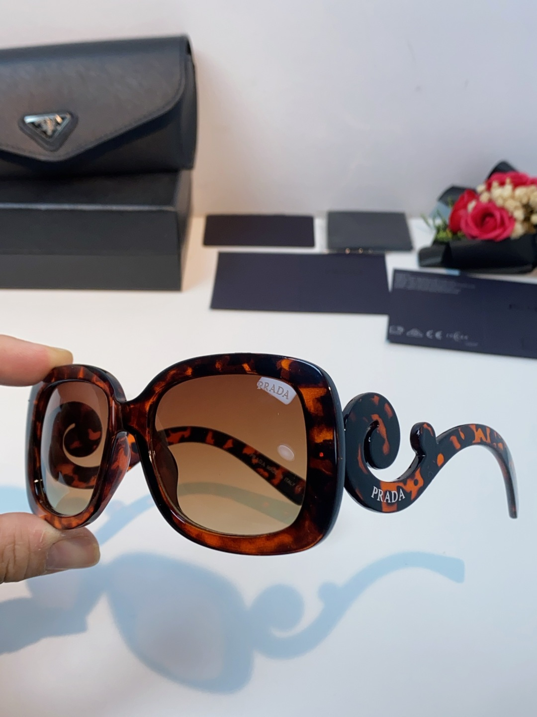 Prada普拉达 云朵 2025新款跨境方框时髦玩味质感纹路炫酷眼镜ins墨镜小红书太阳镜