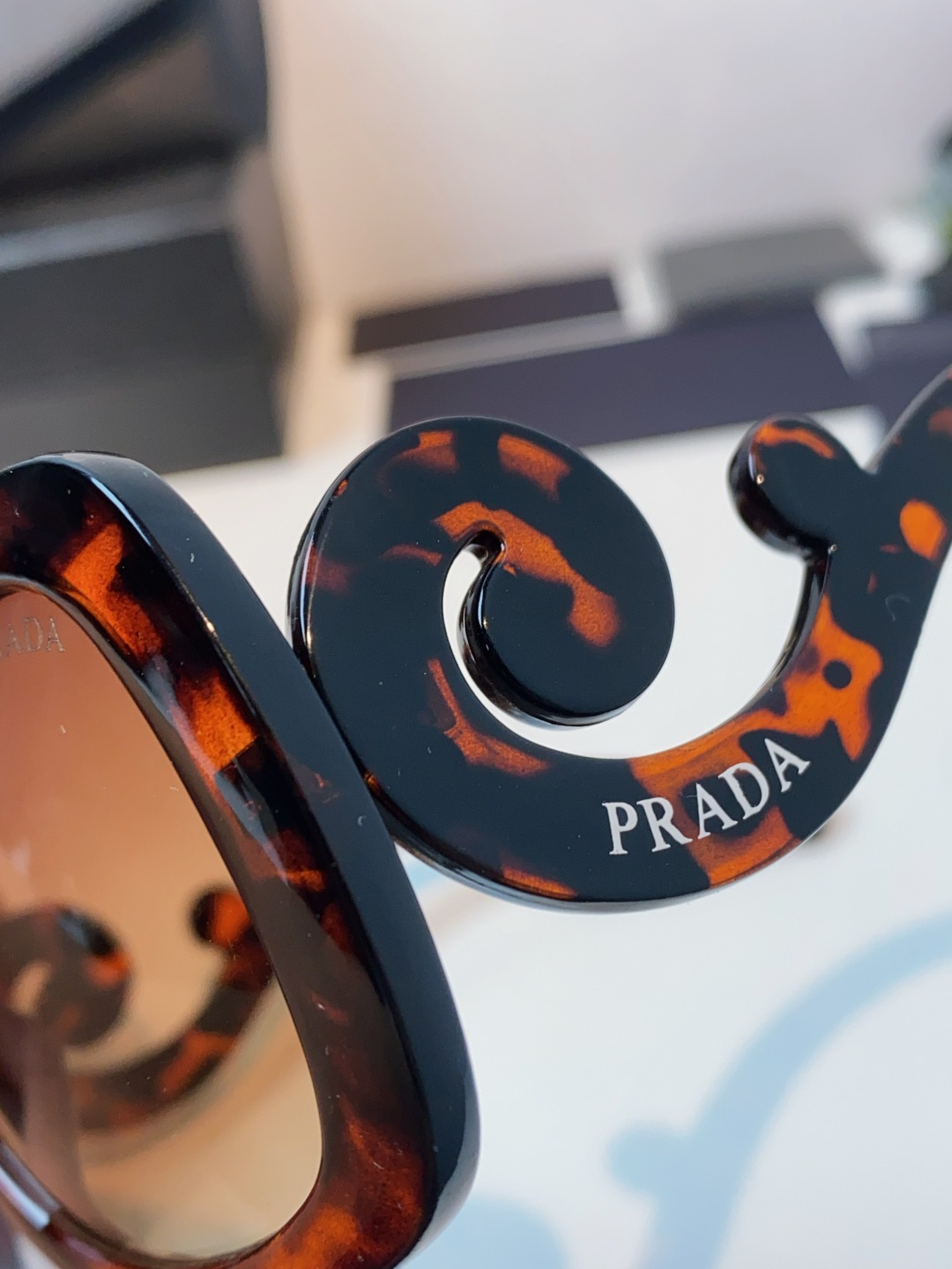 Prada普拉达 云朵 2025新款跨境方框时髦玩味质感纹路炫酷眼镜ins墨镜小红书太阳镜