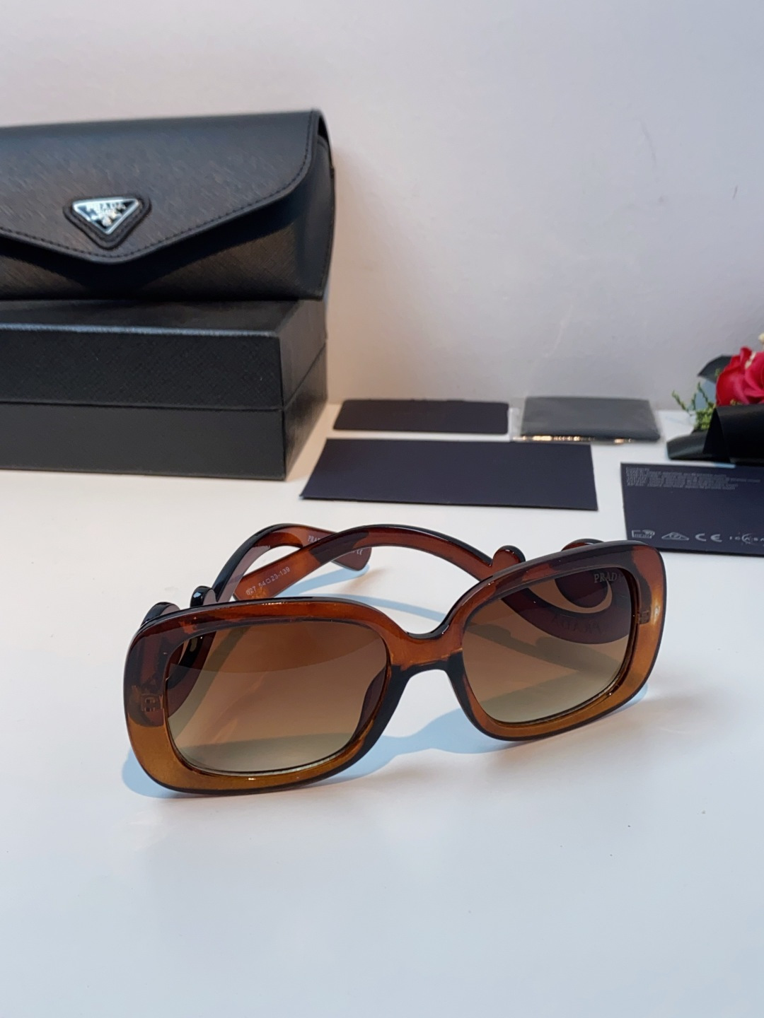 Prada普拉达 云朵 2025新款跨境方框时髦玩味质感纹路炫酷眼镜ins墨镜小红书太阳镜