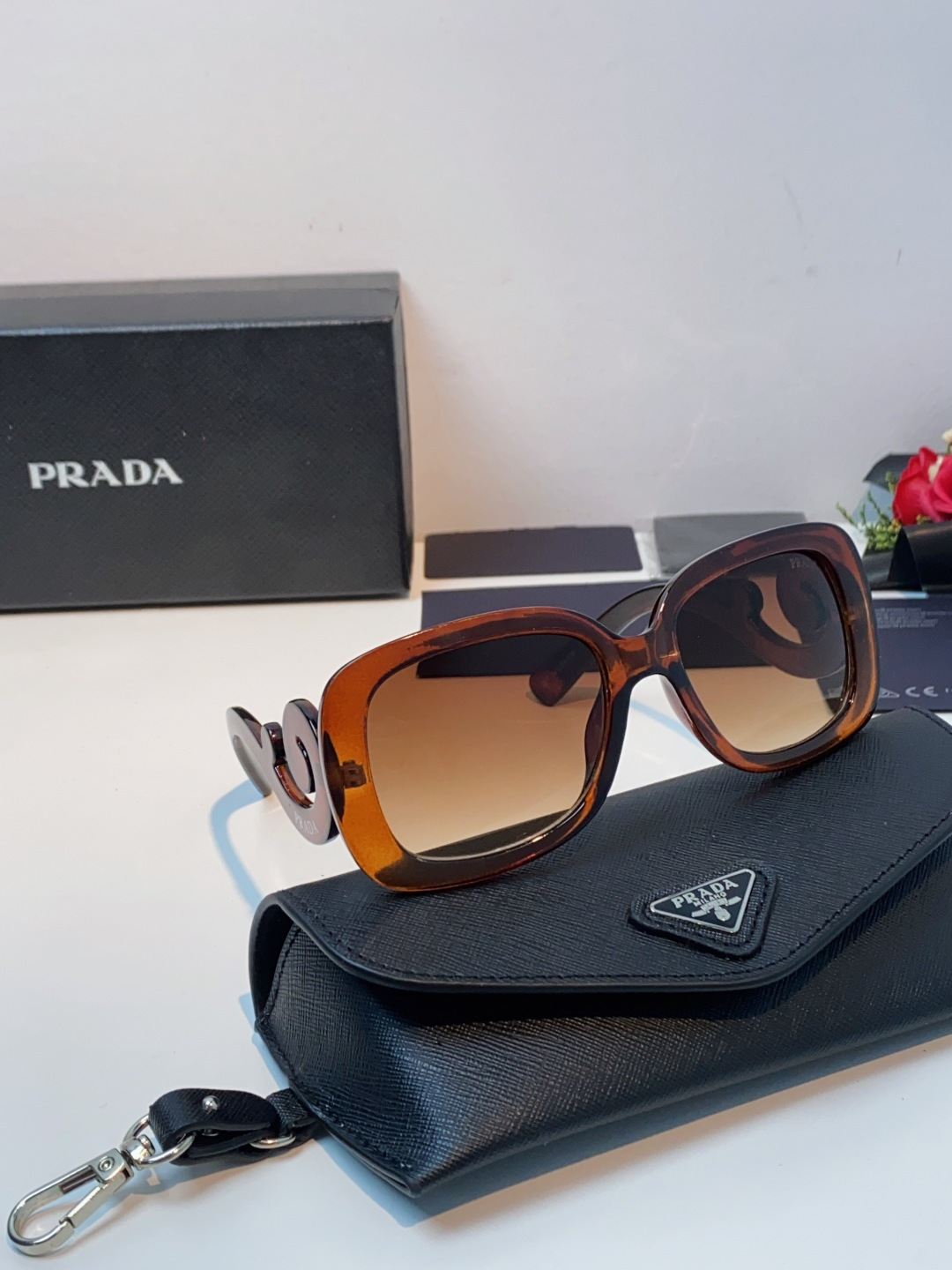 Prada普拉达 云朵 2025新款跨境方框时髦玩味质感纹路炫酷眼镜ins墨镜小红书太阳镜