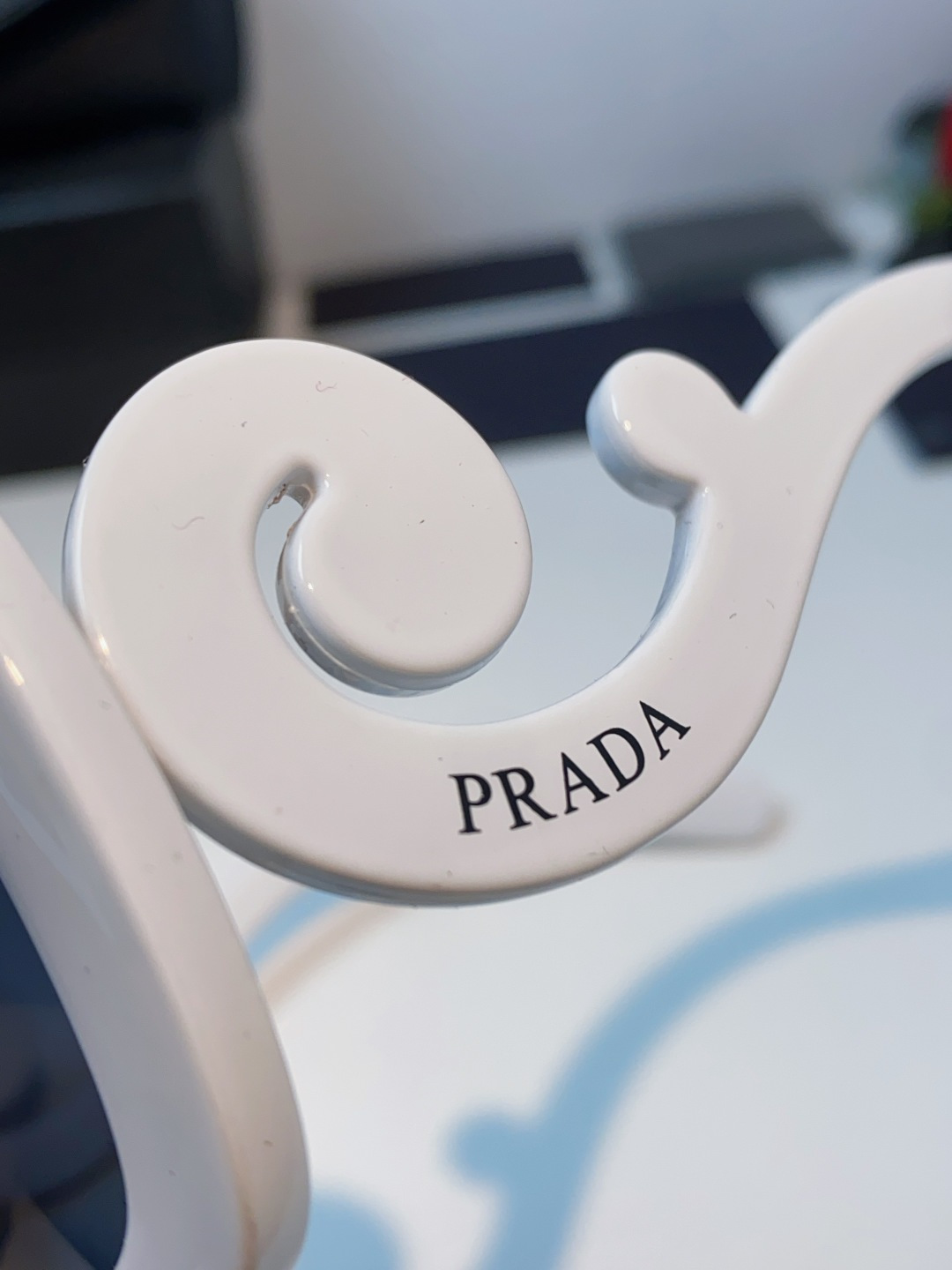 Prada普拉达 云朵 2025新款跨境方框时髦玩味质感纹路炫酷眼镜ins墨镜小红书太阳镜