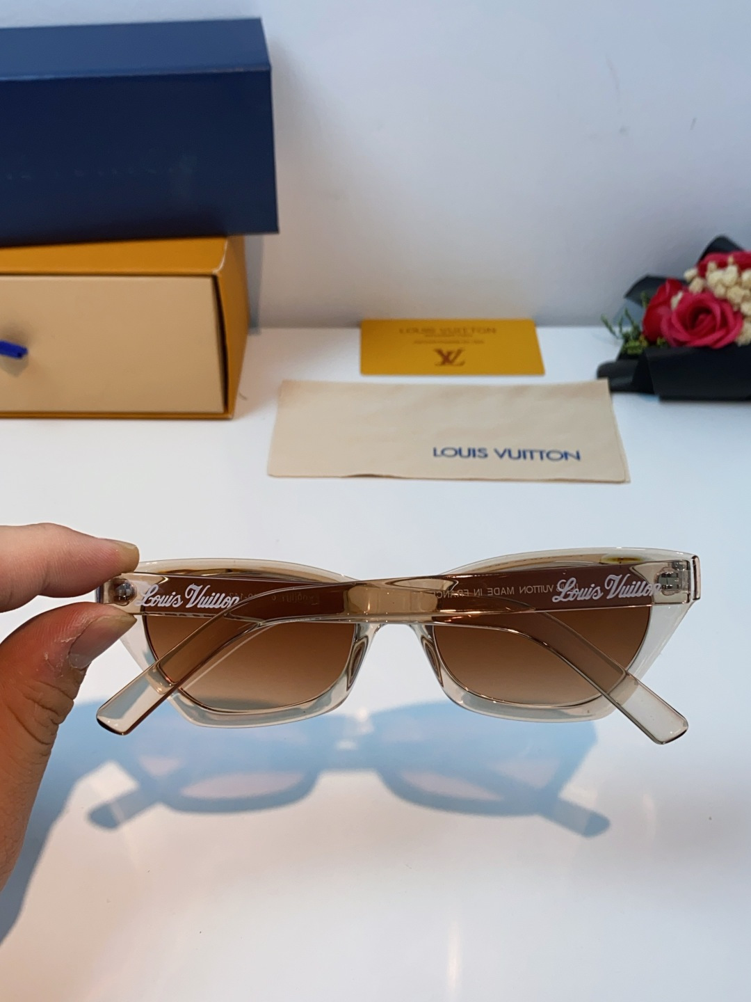 LouisVuitton路易威登 2025新款Lv太阳镜女猫眼前卫时尚修饰脸型女士防紫外线墨镜