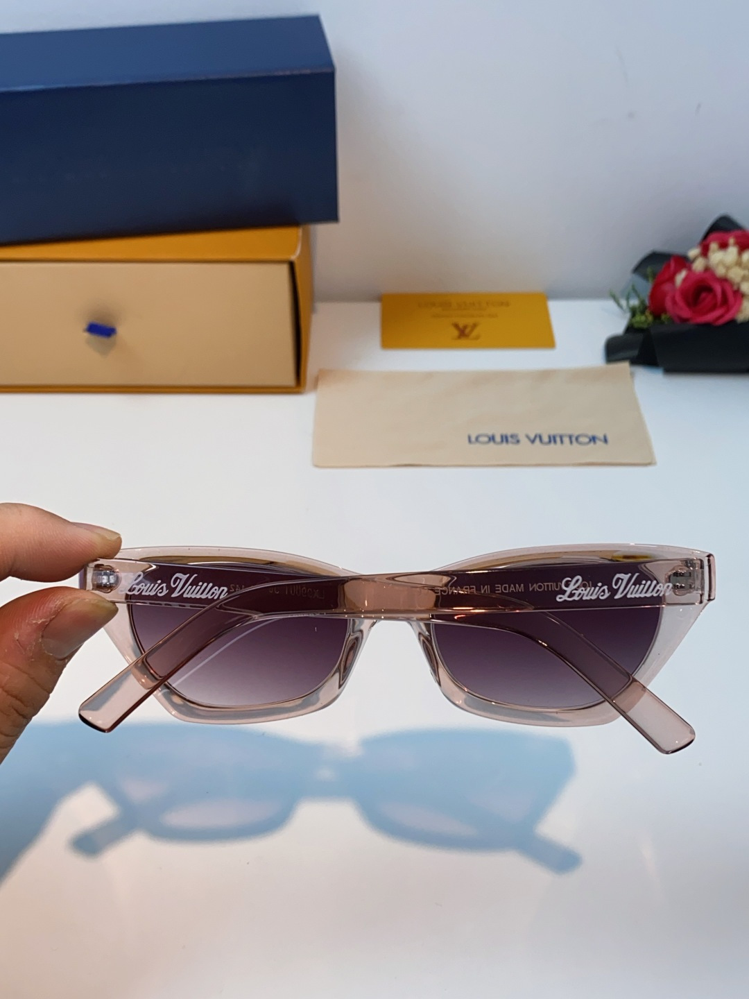 LouisVuitton路易威登 2025新款Lv太阳镜女猫眼前卫时尚修饰脸型女士防紫外线墨镜